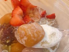 草莓桃胶白雪-满记甜品(岭南新天地店)