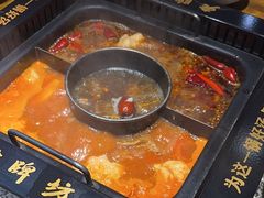 -老牌坊云南鱼豆花火锅(哈西万达店)