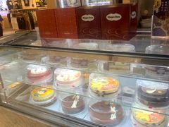 面包甜点陈列柜-哈根达斯(青岛海信店)