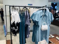 -URBAN REVIVO(上海中庚漫游城店)
