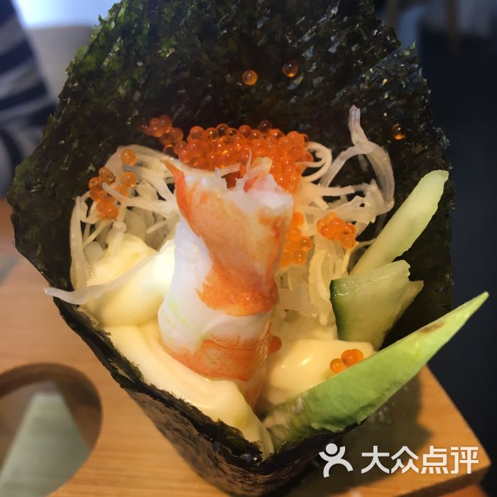 牛油果鲜虾手卷