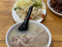 -雷祖芳老妈蹄花店