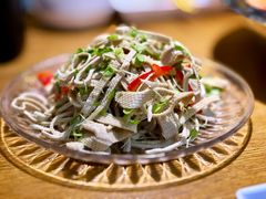 香椿苗拌豆腐丝-谢蟹浓·肉蟹煲(新奥店)