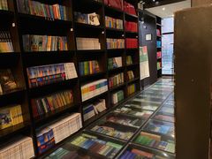 -钟书阁(松江泰晤士小镇店)