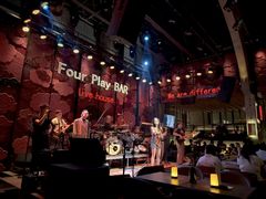 -FOUR PLAY BAR