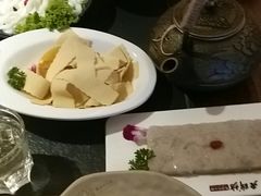 -老牌坊云南鱼豆花火锅(哈西万达店)
