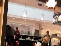 -POKEE VIA&Brunch·维娅(重庆来福士店)