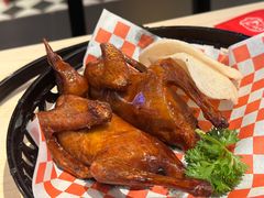 招牌脆皮乳鸽子-避风塘(宝山万达店)