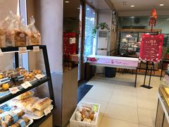 面包甜点陈列柜-三色鸽西饼店(黄河路店)