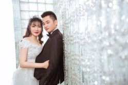-现代经典婚纱摄影