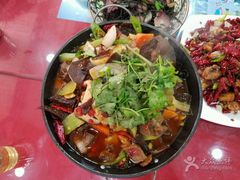 -乡土特色.冷锅鱼.牦牛肉汤锅