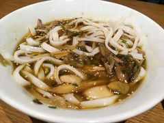 酸菜肉丝米粉-村外有星光小食铺(长嘉汇店)