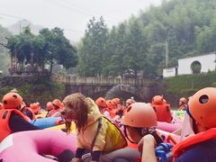 -安吉龙王山峡谷漂流