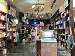 -钟书阁(松江泰晤士小镇店)