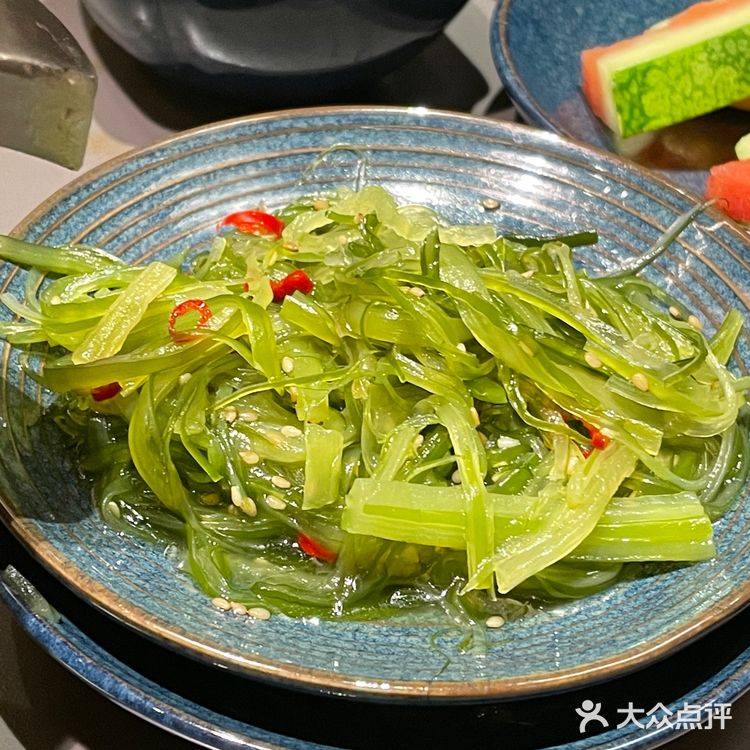 大红袍奶茶9.9抢的很划算。超大杯。珍珠很好吃
