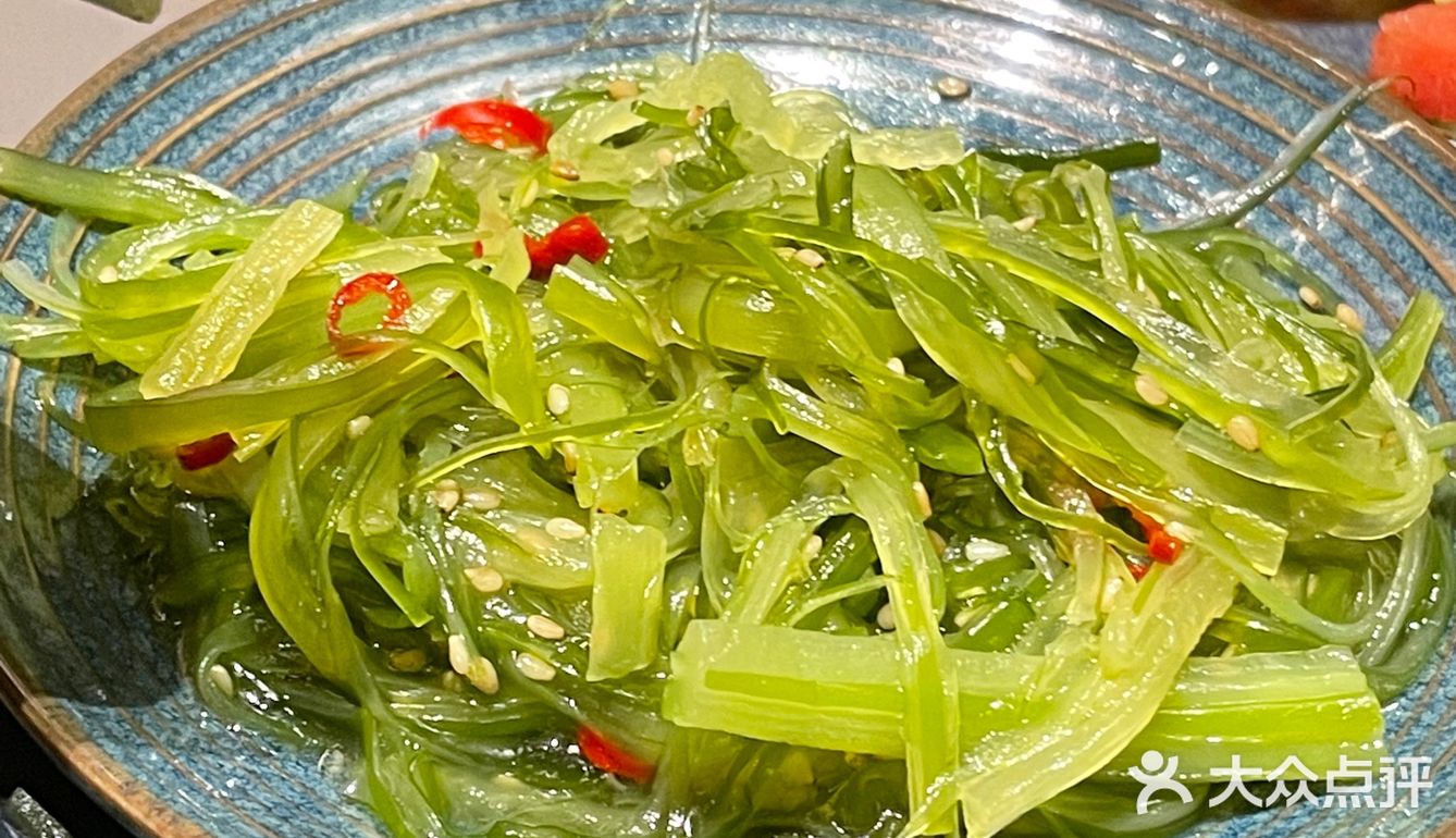 大红袍奶茶9.9抢的很划算。超大杯。珍珠很好吃