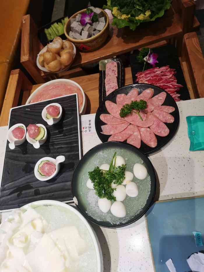 了…非得吃92辣的…不然吃不下去…肥牛火锅牛肉都还不错一看都是8