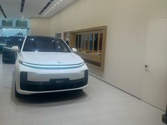 -理想汽车(世纪汇店)