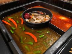 -老牌坊云南鱼豆花火锅(爱建店)