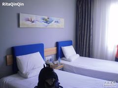 房间床榻-如家酒店·neo(济南大明湖火车站超然楼店)