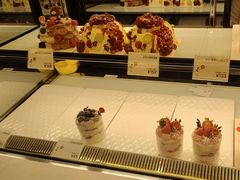 -花花卷卷·鲜食蛋糕(泉屋店)