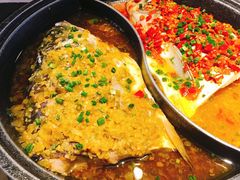 -阿瓦山寨·湘菜现炒·剁椒鱼头王(咸阳总店)