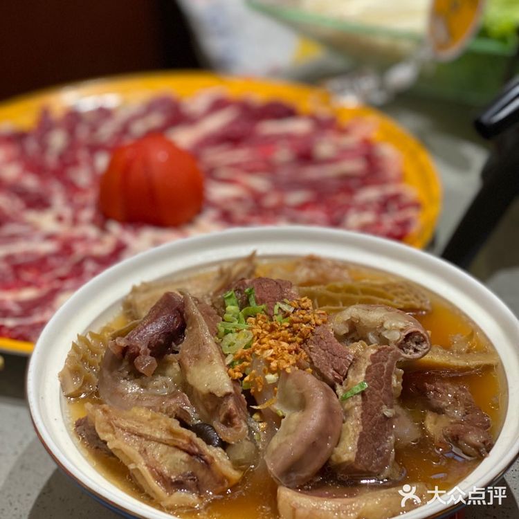 新店开业Ⅰ深圳必吃牛肉火锅，他们家的尊品雪花牛肉蛋糕太惊艳了