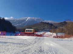 -亚布力新体委滑雪场
