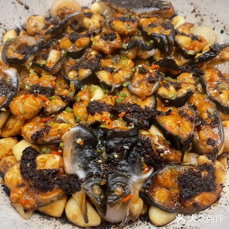 菜品属于淮扬菜系，服务员推荐了几道冬季时令菜