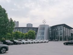 -奔驰北京极光星徽(四元桥店)