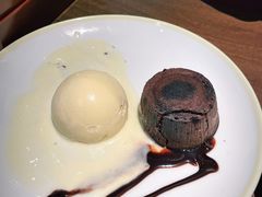 巧克力熔岩蛋糕配香草冰淇淋-萨莉亚意式餐厅(杭州西溪龙湖天街店)