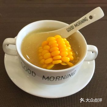 清淡可口的玉米山药排骨汤，可以做成美味的排骨汤面哦！