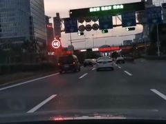-陆家嘴空中步行连廊