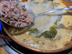 -洱火云南酸菜牛肉火锅(石景山当代商城店)