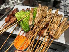 -何妹湿辣牛肉·粤式烧烤砂煲(桂雅路店)