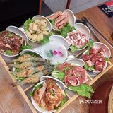双人餐，正好两人团购了一份，套餐里还真丰富，有大虾