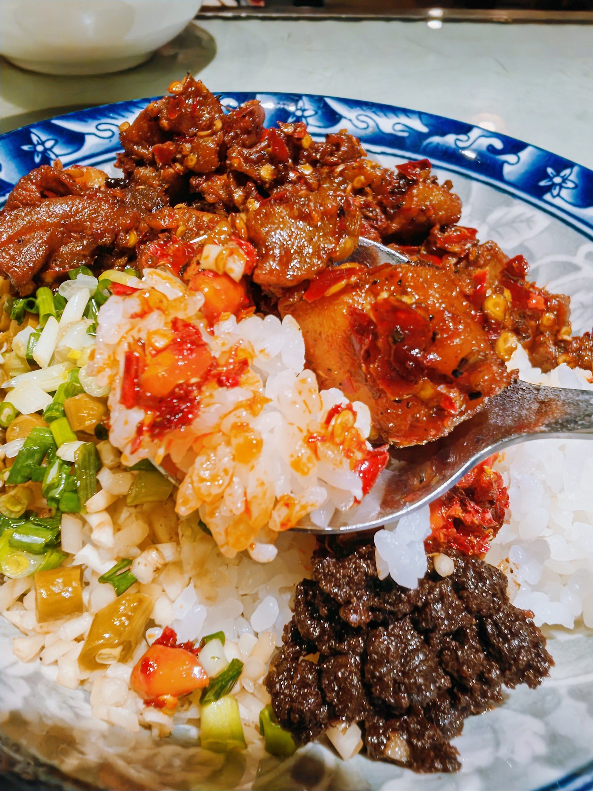 剔骨辣子鸡拌饭,油润香辣一口超满足[点赞]