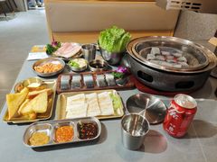 -围炉肉舍•炭烤活鳗•丹东海鲜烤肉(步行街店)