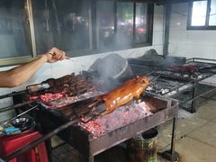 -黄记四更烤乳猪店