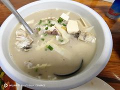 酸竹笋豆腐草鱼头汤-老地方风味餐厅(江南路店)