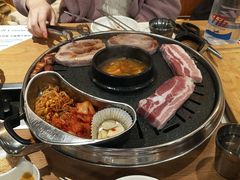 -江南猪肉商会无限续吃(弘大店)