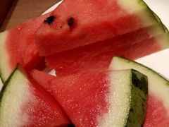 餐前水果-街角等你.大连海鲜烧烤.经典铁板海鲜串(西安路店)