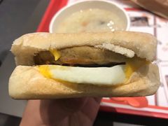 芝士猪柳蛋帕尼尼-肯德基(虹桥机场T2北指廊精选外卖点店)