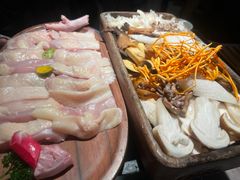 胡须鸡-野·大山里野生菌石锅土鸡(益田假日店)
