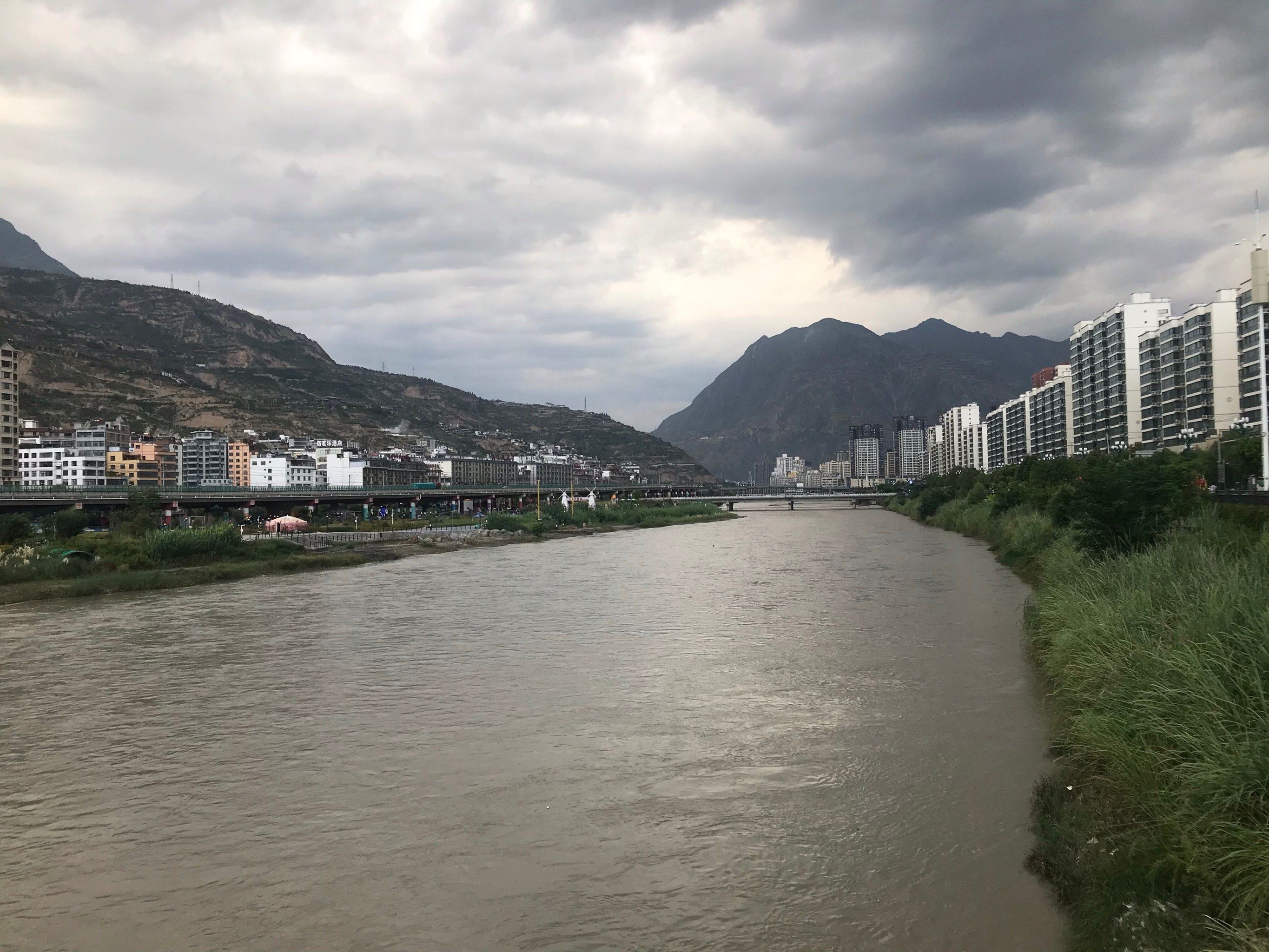 古阶州白龙江风光.高山峡谷间,白龙江畔的小城