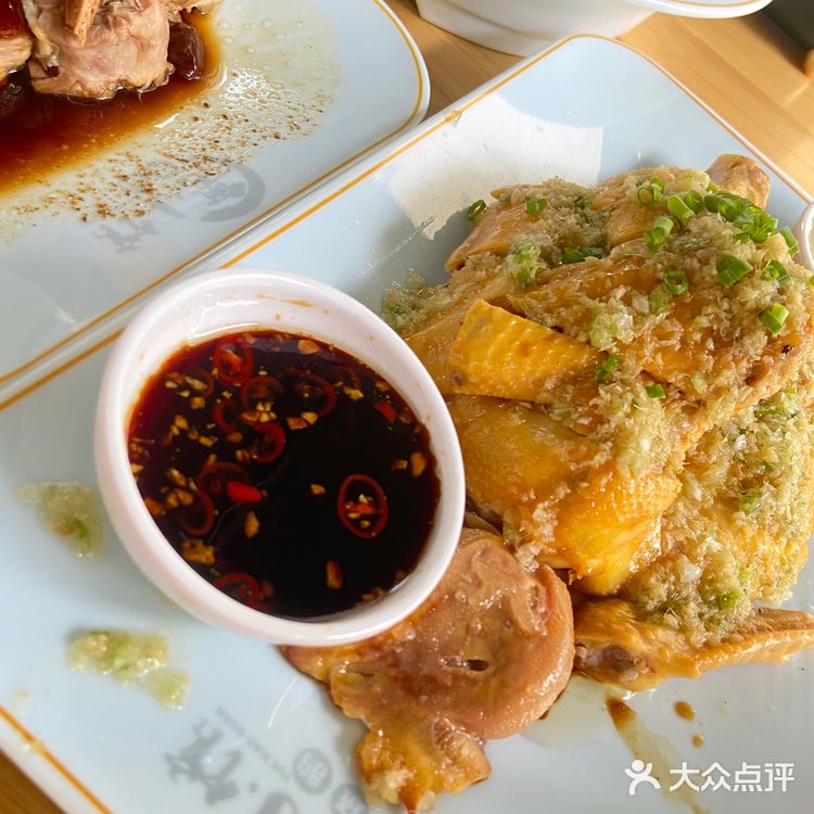 烧鸭和白切鸡很好吃！