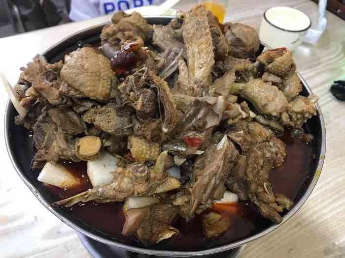 老歪边锅-"最喜欢的一家店了 十多年的老店了!每周放.