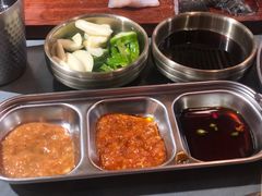 -围炉肉舍•炭烤活鳗•丹东海鲜烤肉(步行街店)