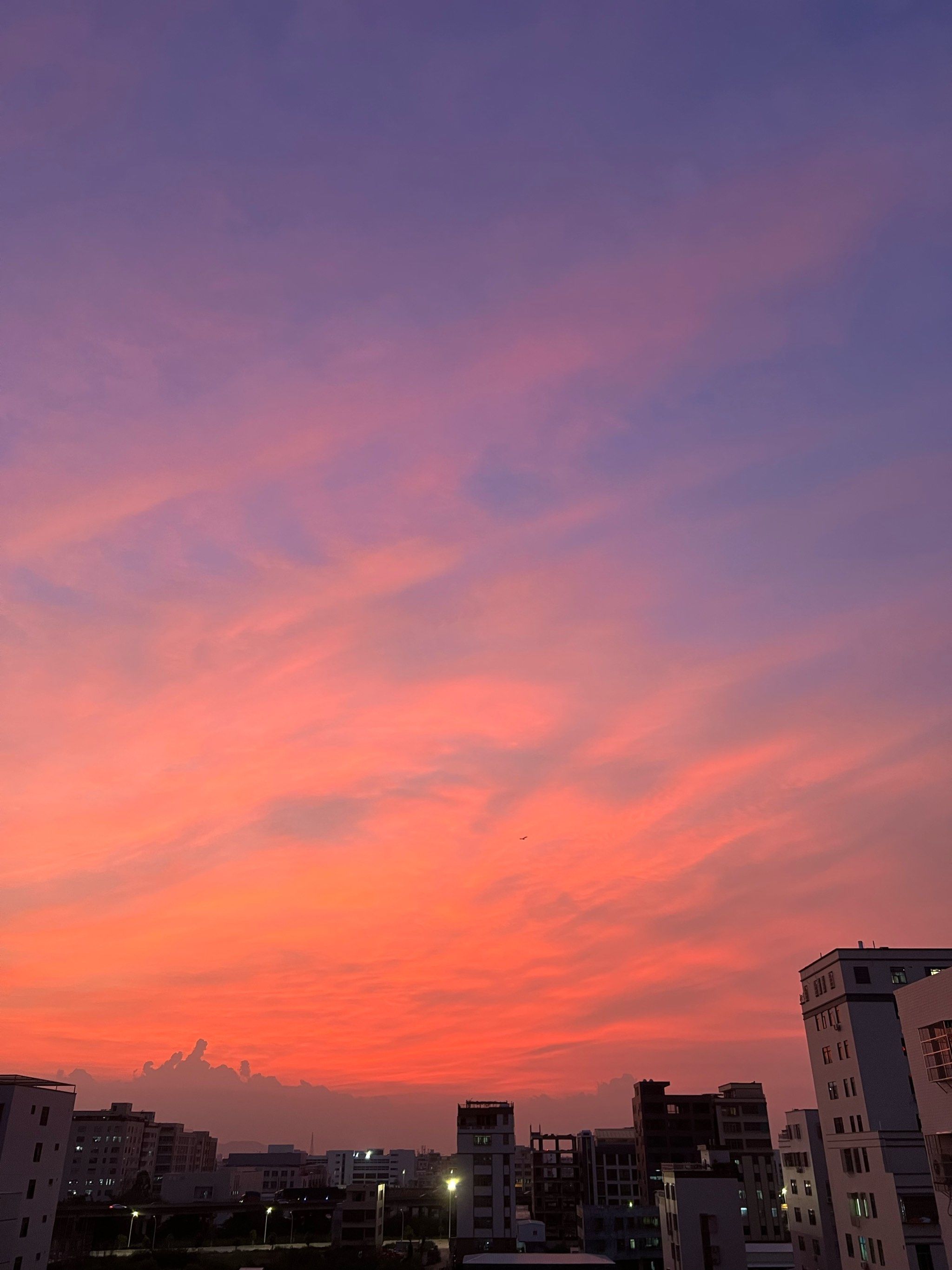 也能让心情愉悦,很喜欢这种天气,这天气的日落晚霞是最美的