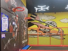 -爱蹦iBOON蹦床运动馆(江汉店)
